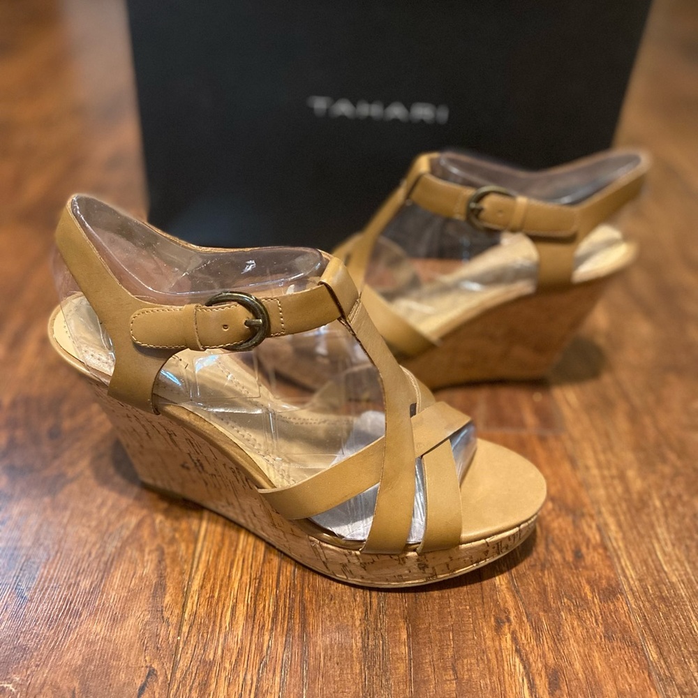 Tahari Sarah Wedge leather sandals 6.5